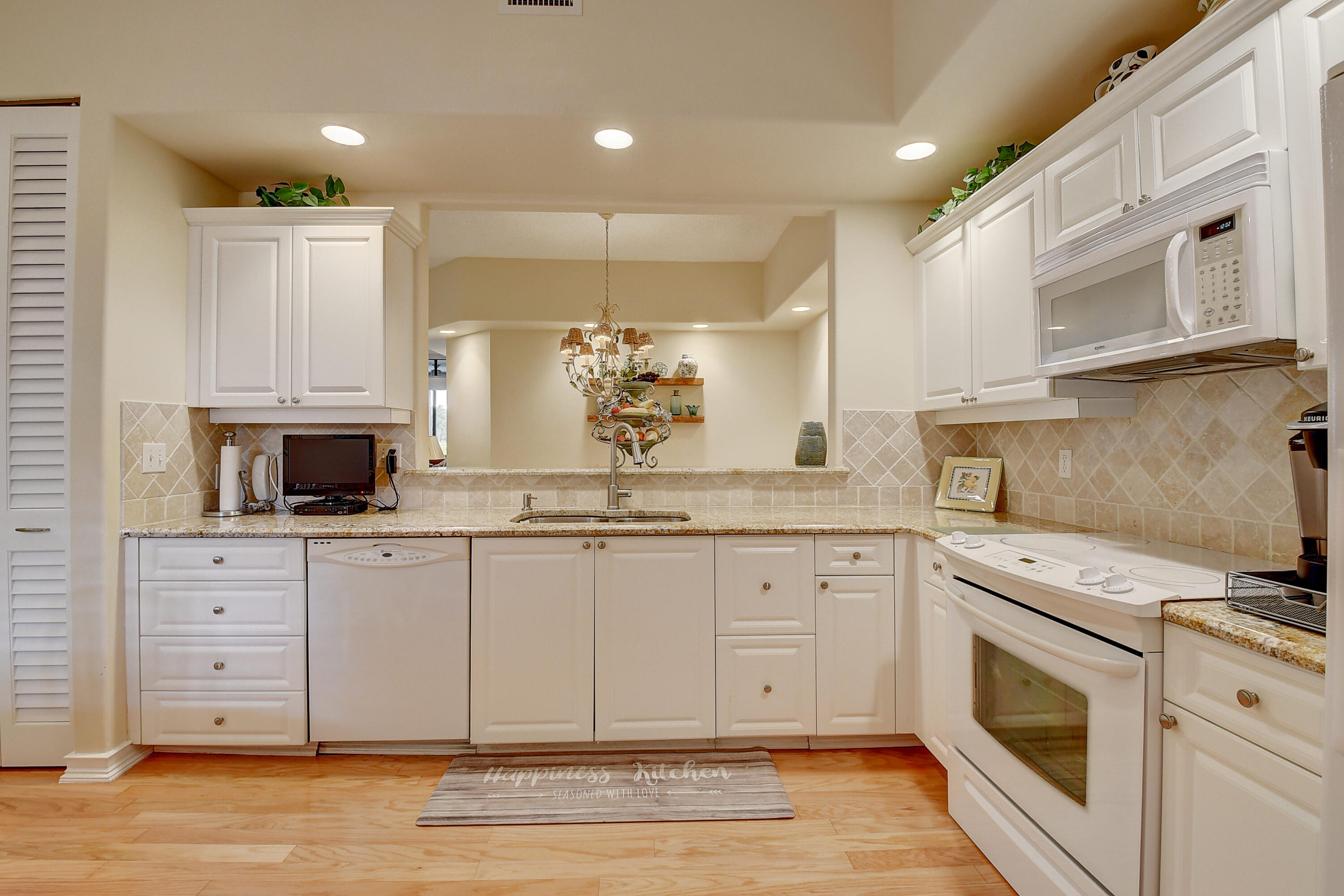 19867 Planters Boulevard, Unit A Boca Raton, FL 33434 - Photo 12 of 79 DSC_8851_2_3_4_5