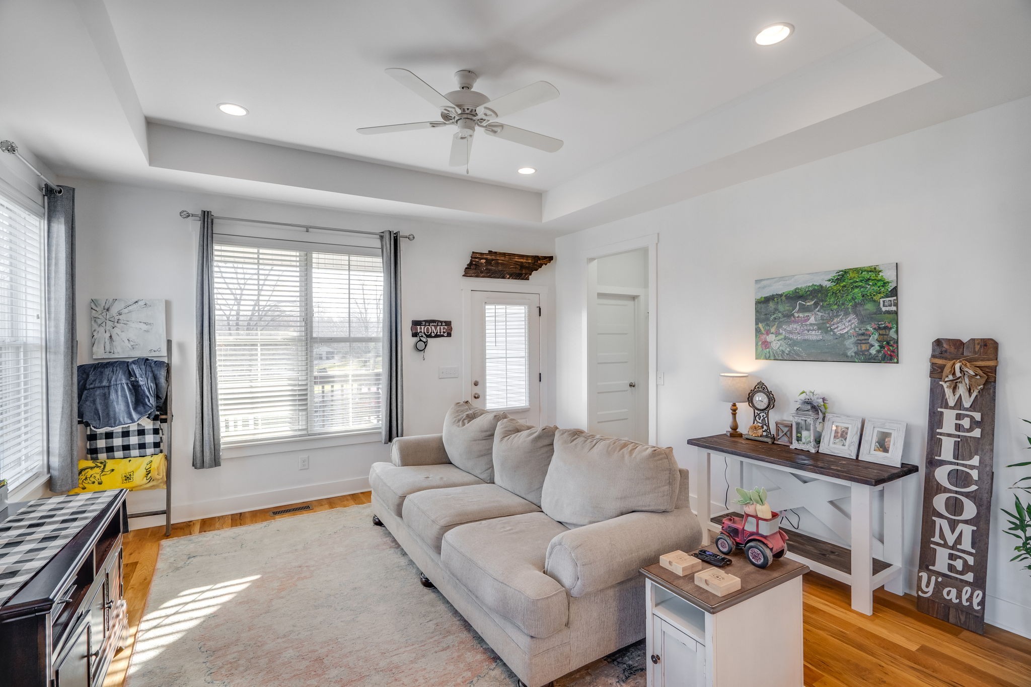 609 Womack Road Bethpage, TN 37022 - Photo 4 of 14 a living room with furniture and a window