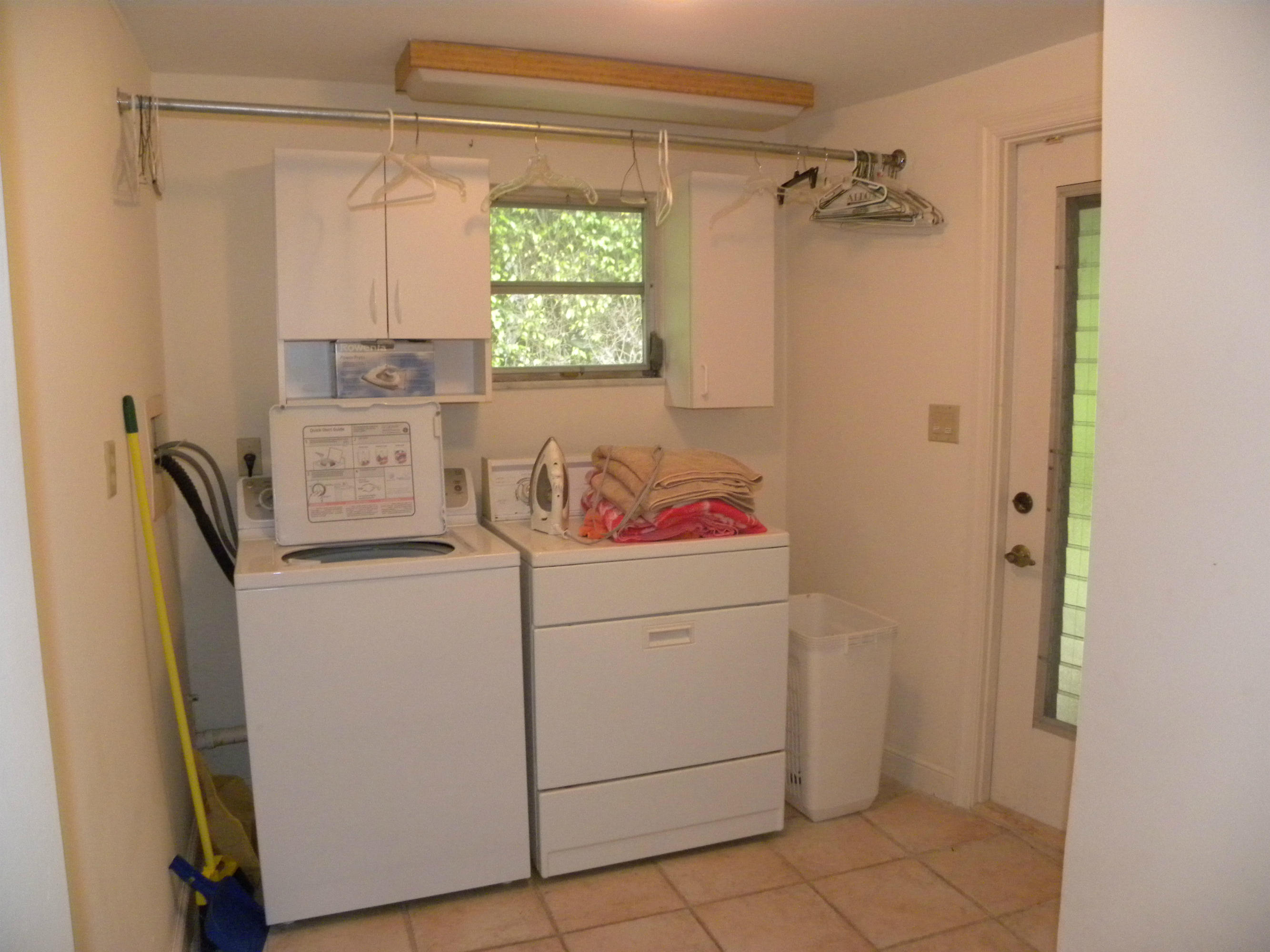 1401 Cocoanut Road Boca Raton, FL 33432 - Photo 6 of 17 Laundry Room