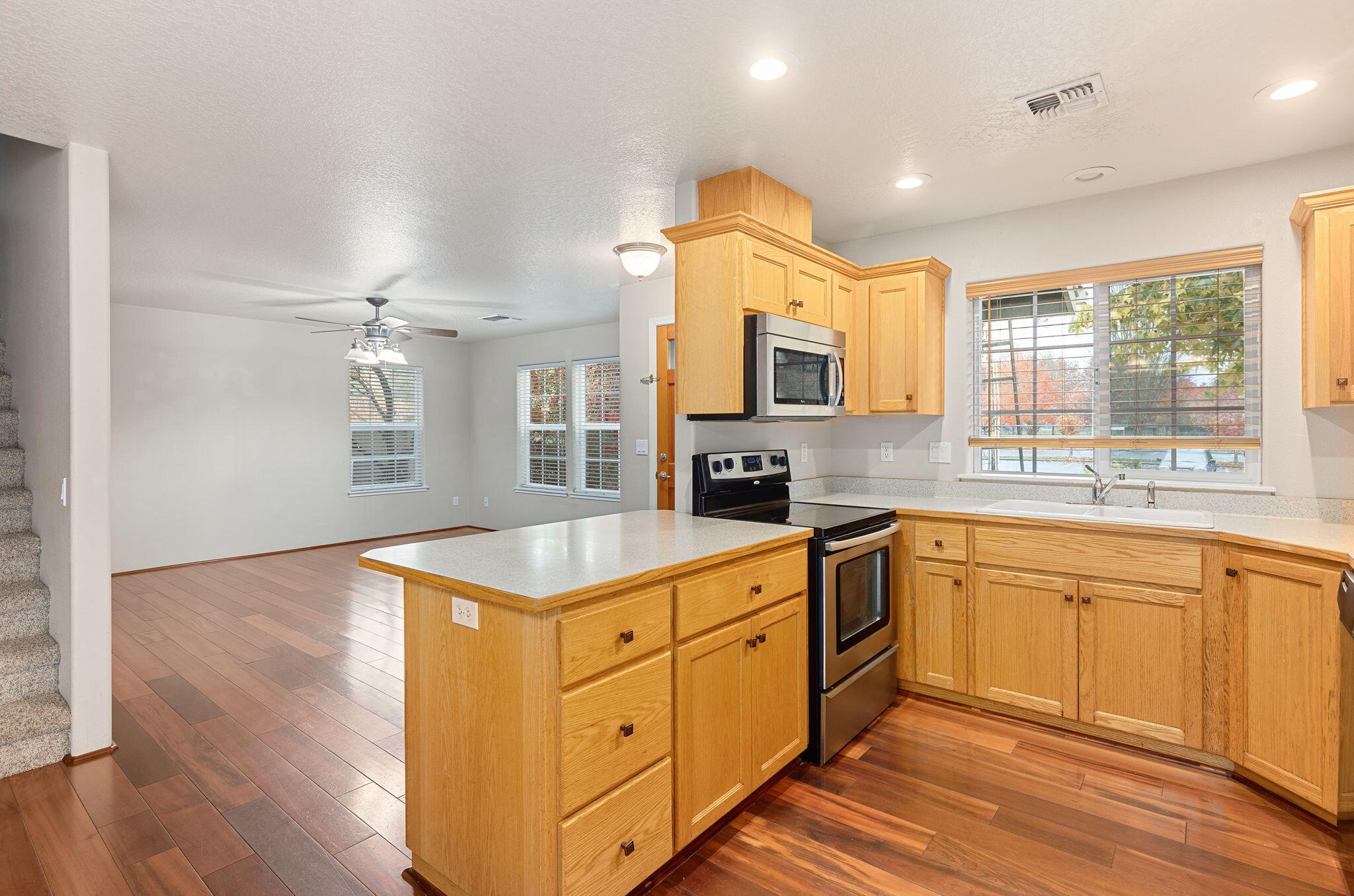 1134 Lincoln Road Grants Pass, OR 97526 - Photo 7 of 25 Kitchen breakfast bar is divide for living room