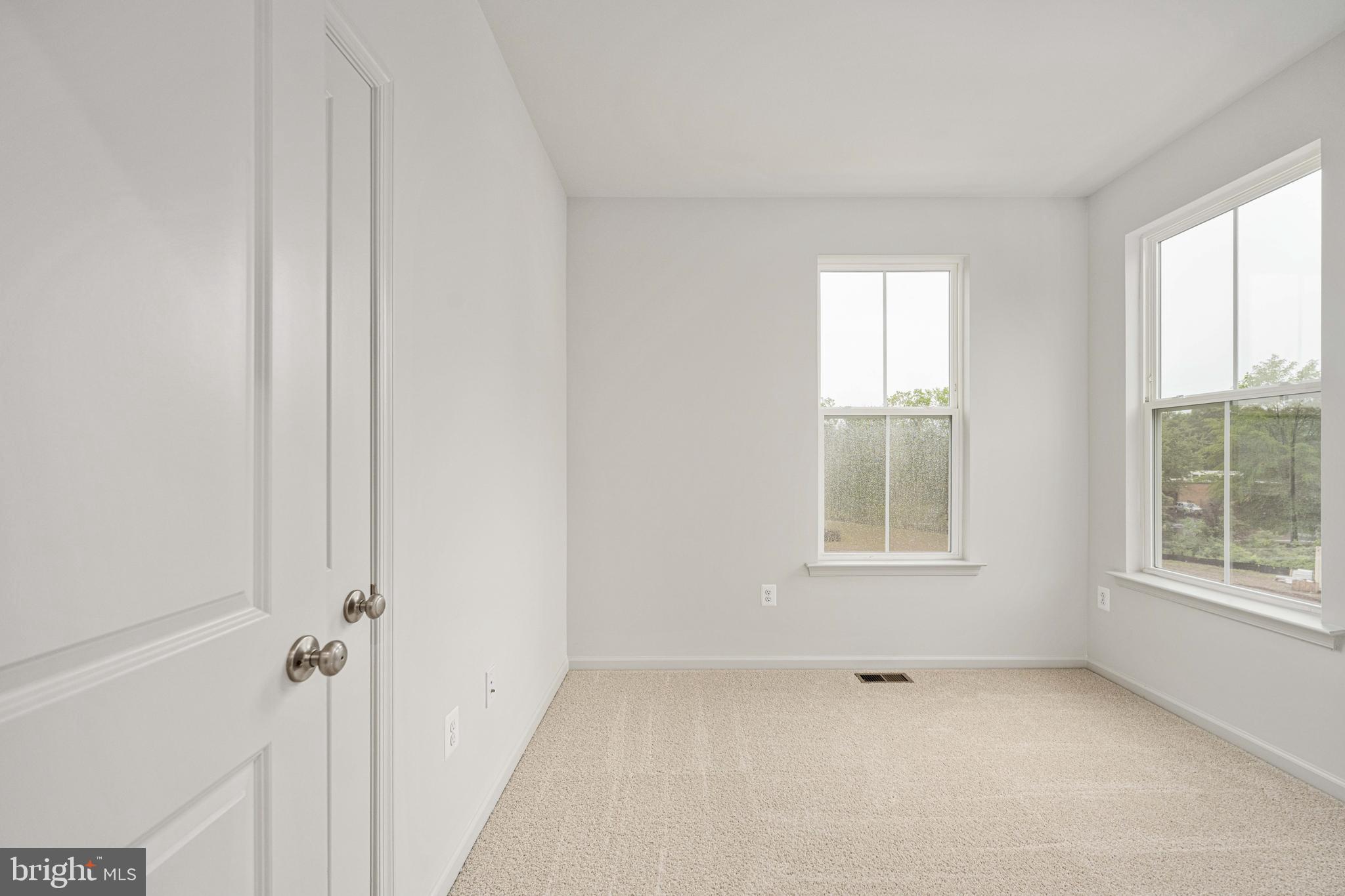10114 Queens Way Manassas, VA 20110 - Photo 39 of 56 an empty room with a window