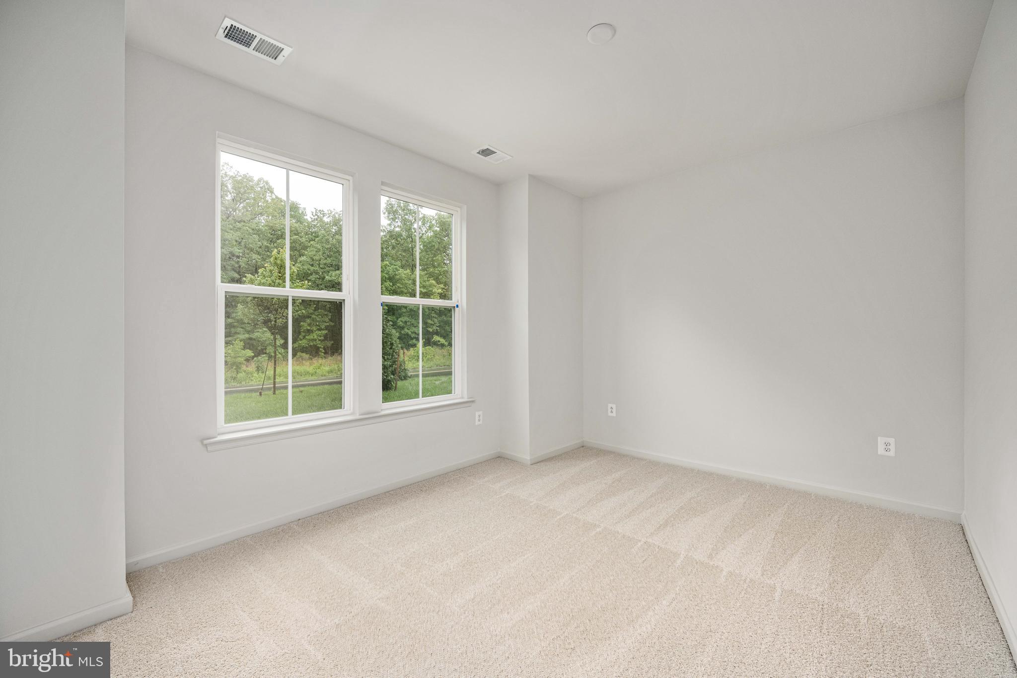 10114 Queens Way Manassas, VA 20110 - Photo 41 of 56 an empty room with a window