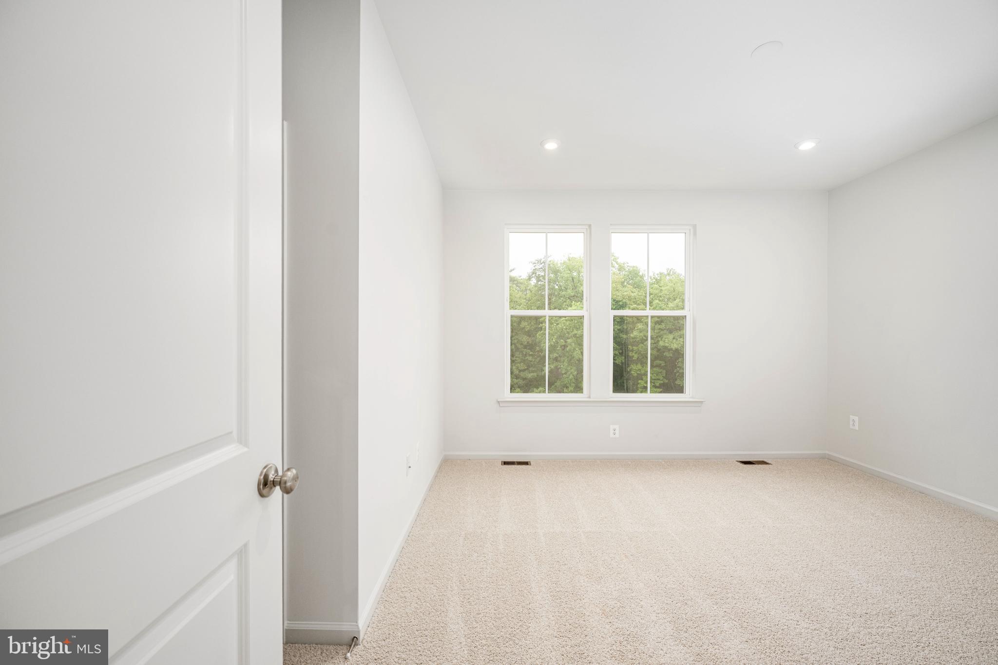 10114 Queens Way Manassas, VA 20110 - Photo 46 of 56 an empty room with a window