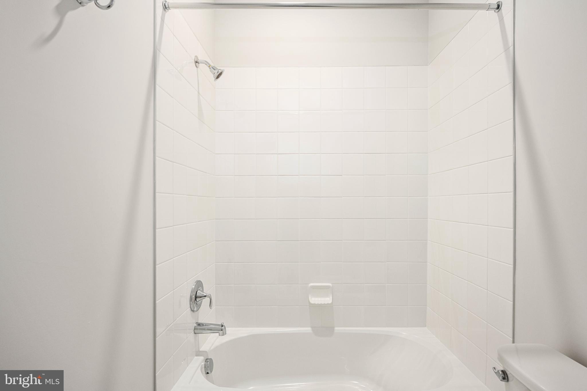 10114 Queens Way Manassas, VA 20110 - Photo 55 of 56 a bathroom with a bathtub