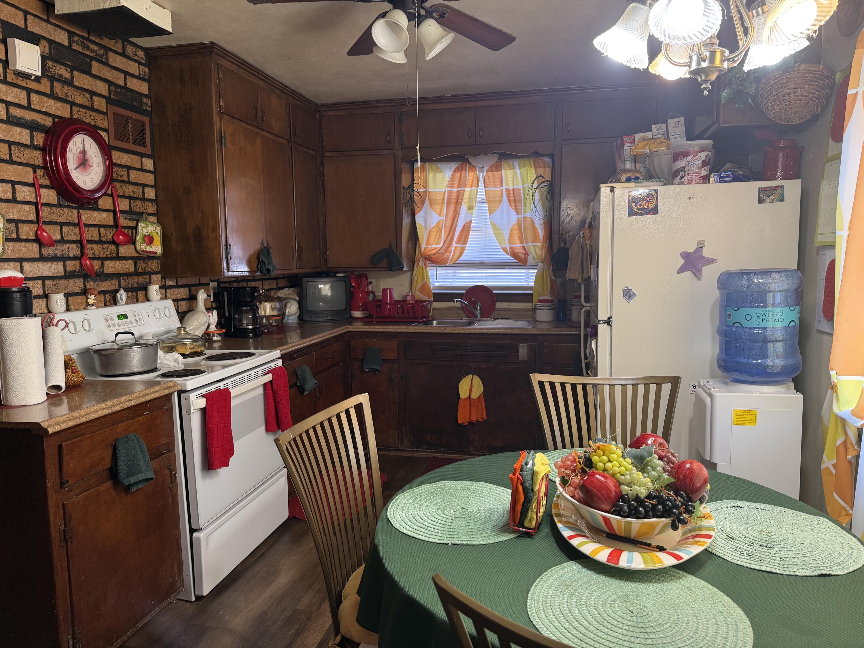 4925 North 65th Street Milwaukee, WI 53218 - Photo 6 of 20 Kitchen