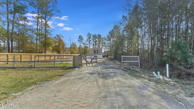 $1,500 | 65 County Road 5002, Cleveland, TX 77327