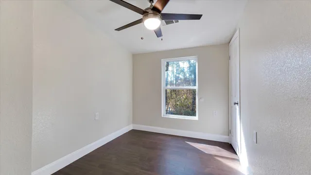 $1,500 | 65 County Road 5002, Cleveland, TX 77327