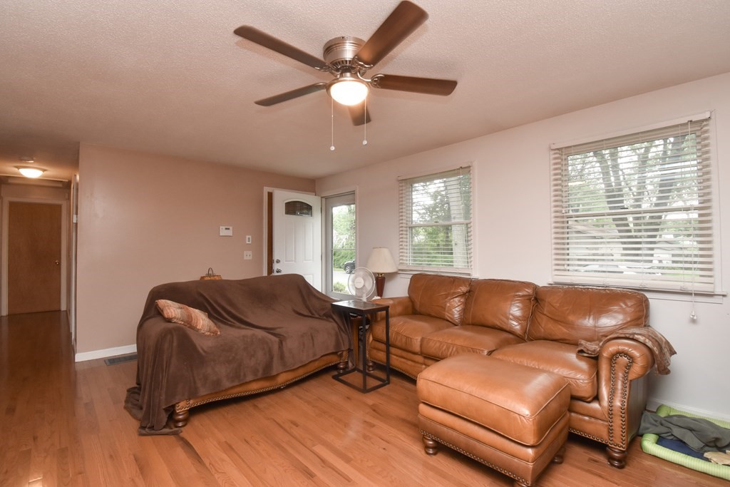 19 Humbert Street Springfield, MA 01109 - Photo 11 of 42 Gallery Image 11