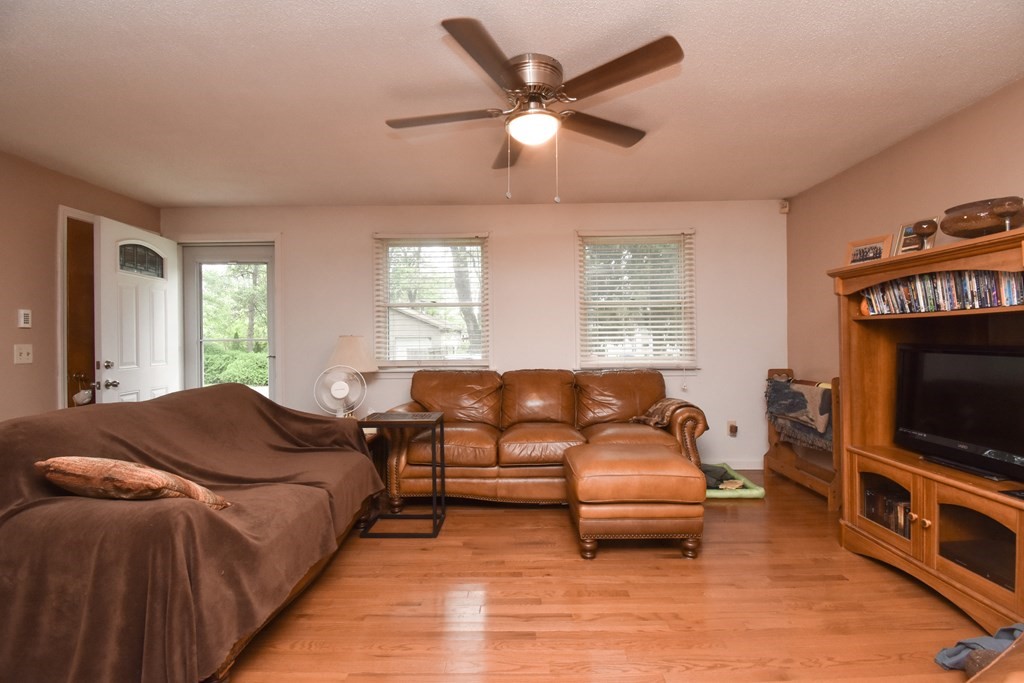 19 Humbert Street Springfield, MA 01109 - Photo 9 of 42 Gallery Image 9