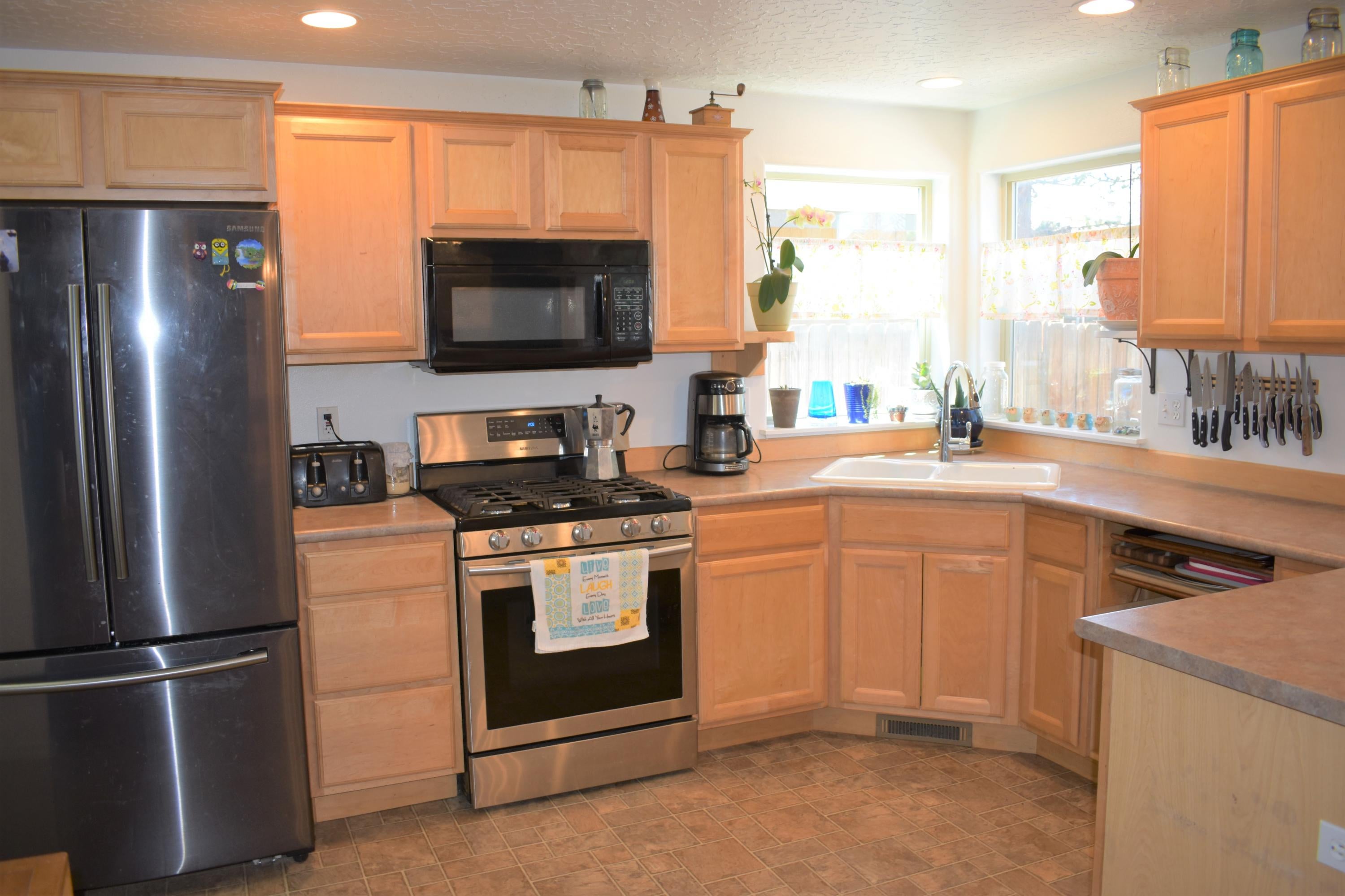 16464 Riley Drive La Pine, OR 97739 - Photo 8 of 43 16464 Riley Kitchen 3