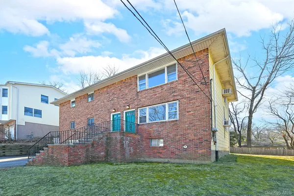 $3,250 | 8 Harbor Hill Road, Unit 2 SECOND, Glen Cove, NY 11542