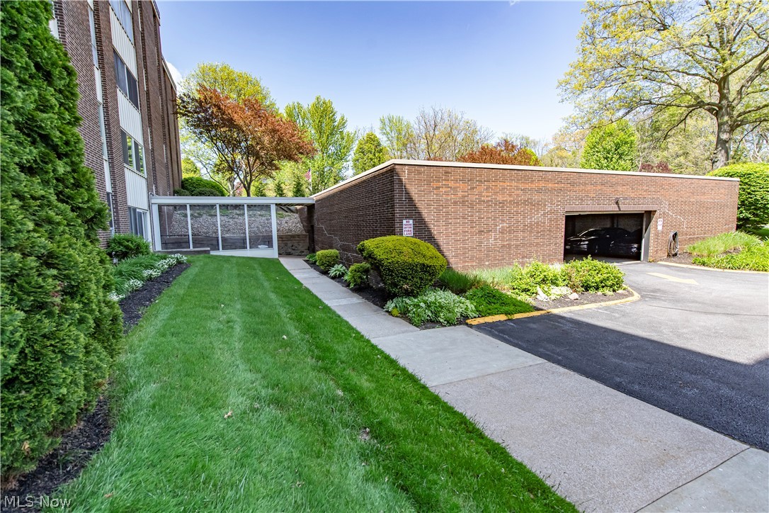 3064 Kent Road, Unit 309A Stow, OH 44224 - Photo 20 of 27 Walkway to garage straight ahead