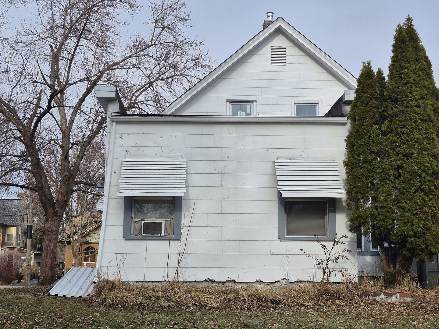 429 South Street, Unit 1 Elgin, IL 60123 - Photo 13 of 17 a front view of a house with garden
