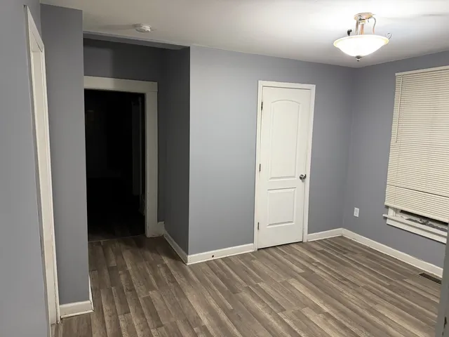 $2,000 | 429 South Street, Unit 1, Elgin, IL 60123