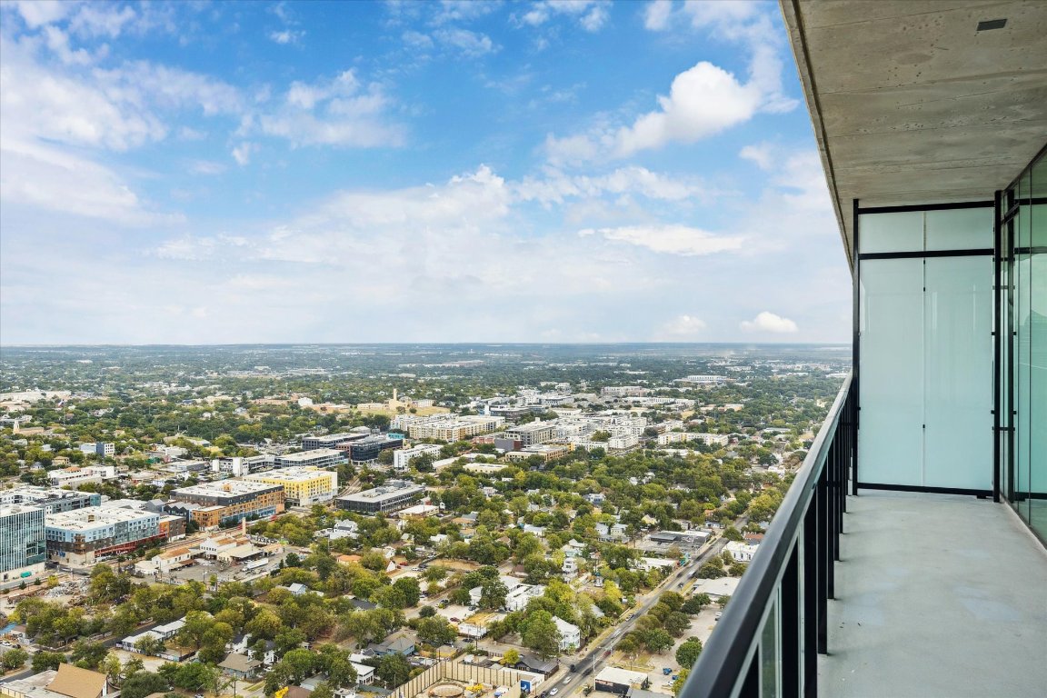 610 Davis Street, Unit 4305 Austin, TX 78701 - Photo 14 of 24 a view of a city