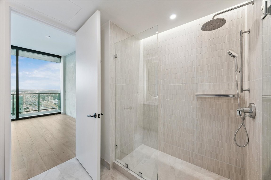 610 Davis Street, Unit 4305 Austin, TX 78701 - Photo 9 of 24 a bathroom with a shower