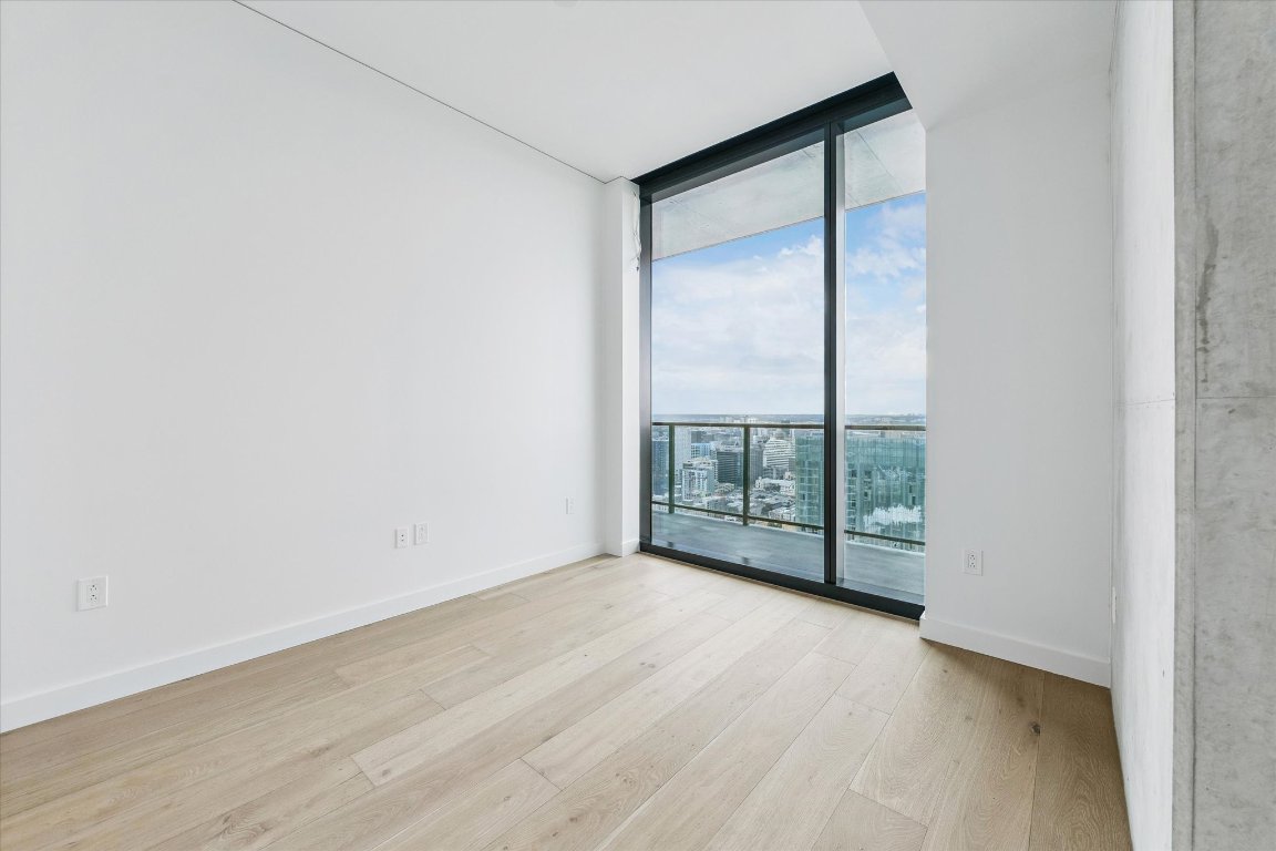 610 Davis Street, Unit 4305 Austin, TX 78701 - Photo 10 of 24 an empty room with sliding glass door