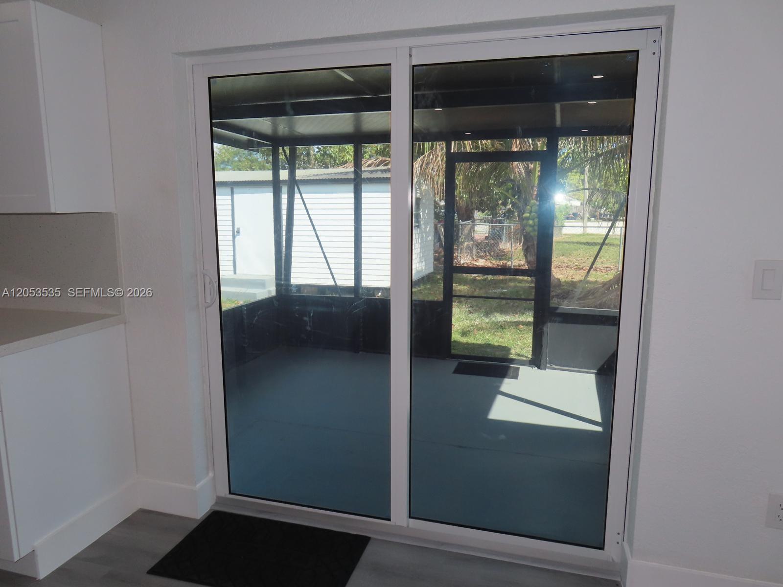 95 Southwest 17th Terrace Homestead, FL 33030 - Photo 4 of 48