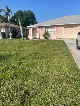 a view of a house with a yard