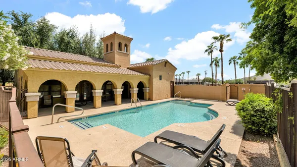 $2,200 | 1702 East Bell Road, Unit 113, Phoenix, AZ 85022