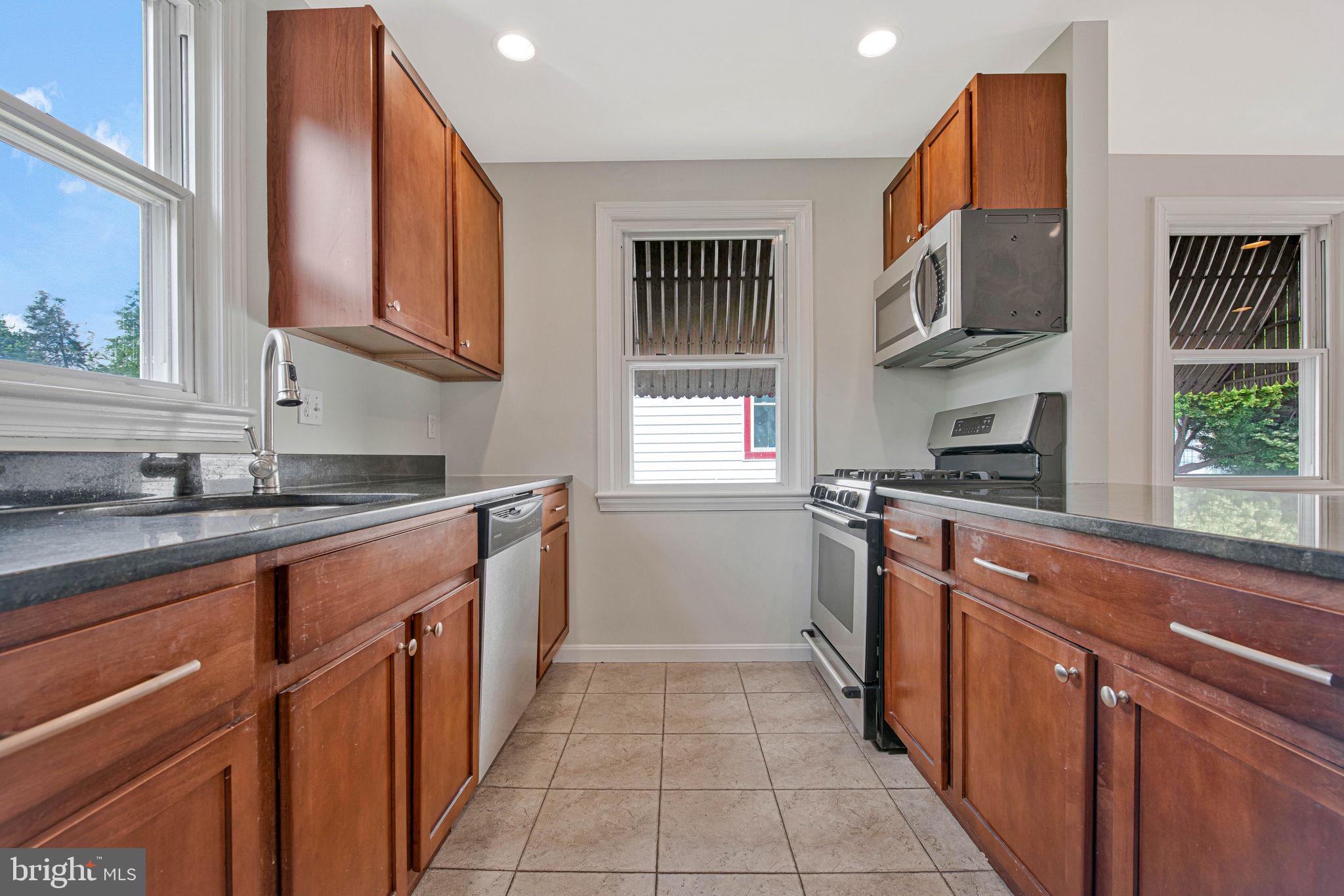 5007 Somerset Road Riverdale, MD 20737 - Photo 8 of 32 Kitchen