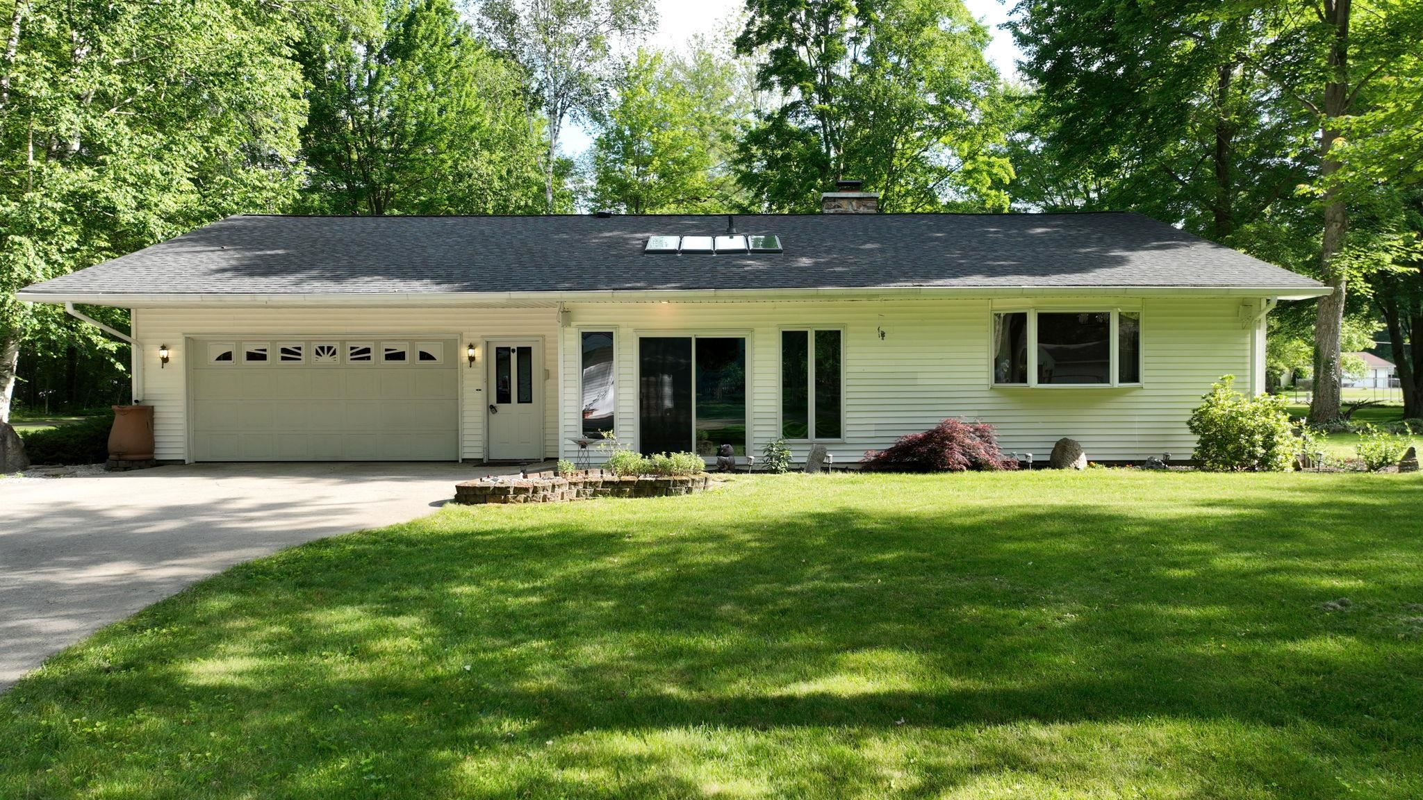 5724 Townline Road Birch Run, MI 48415 - Photo 41 of 93 Back View