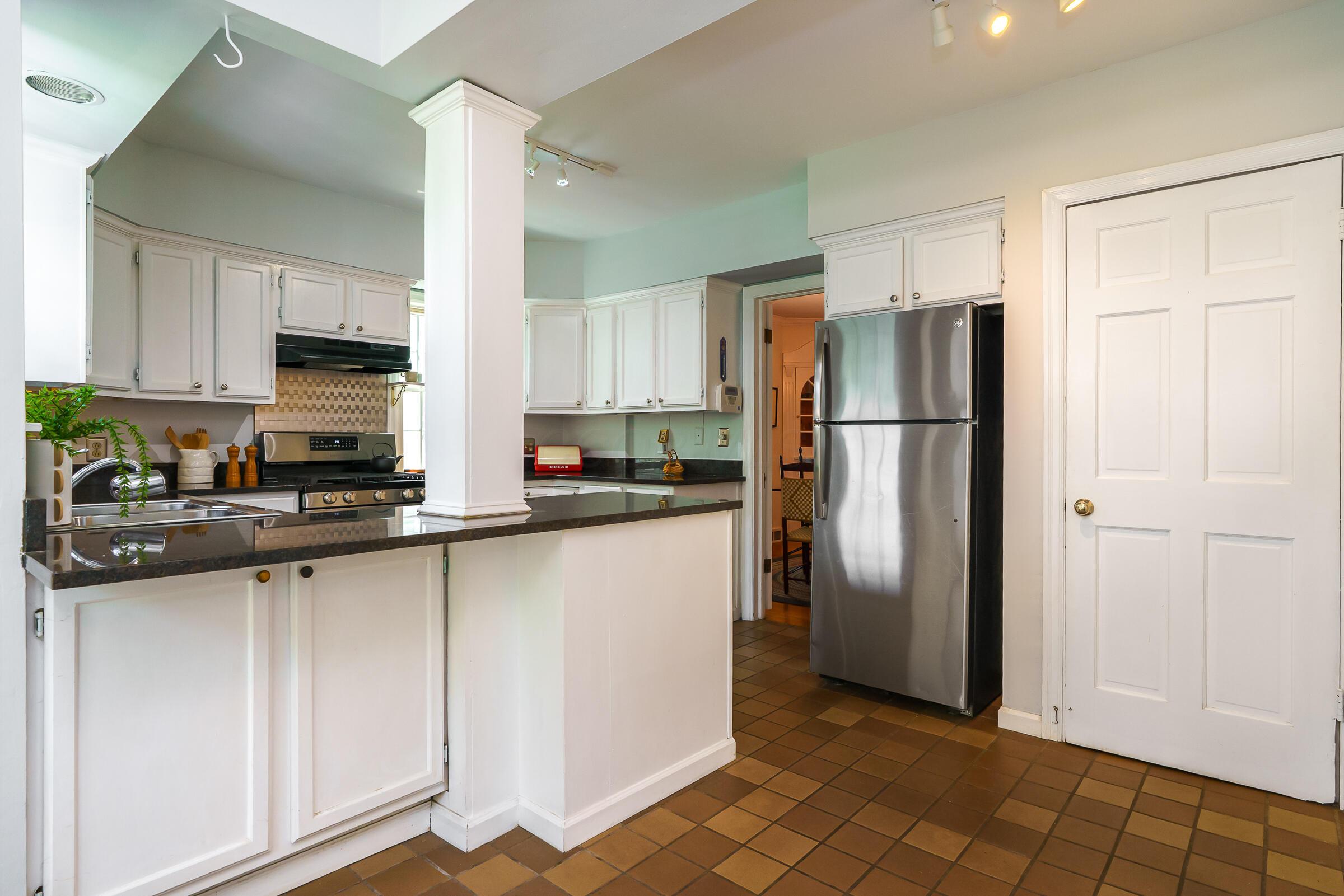 1010 Vernon Road Columbus, OH 43209 - Photo 20 of 47 SS Appliances