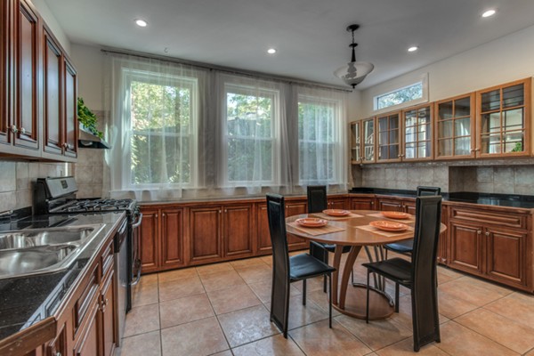 152 Winthrop Road, Unit 1 Brookline, MA 02445 - Photo 20 of 30