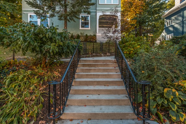152 Winthrop Road, Unit 1 Brookline, MA 02445 - Photo 3 of 30