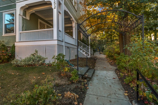 152 Winthrop Road, Unit 1 Brookline, MA 02445 - Photo 4 of 30