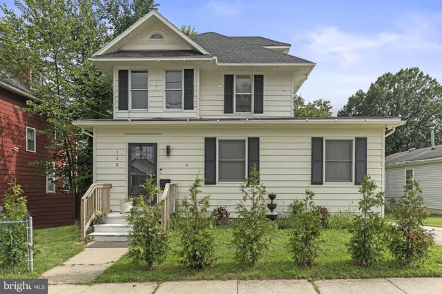 $3,085 | 128 Evesham Avenue West, Magnolia, NJ 08049