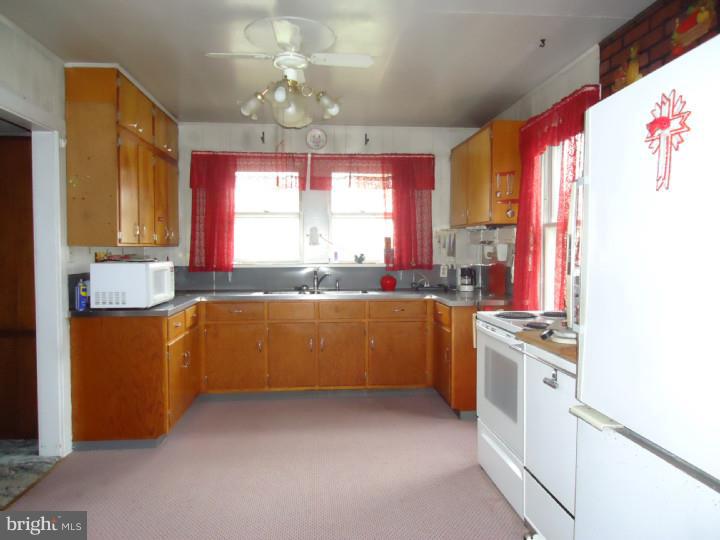 441 Fort Mott Road Pennsville, NJ 08070 - Photo 2 of 15 Kitchen