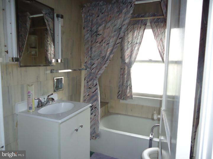 441 Fort Mott Road Pennsville, NJ 08070 - Photo 12 of 15 Bathroom