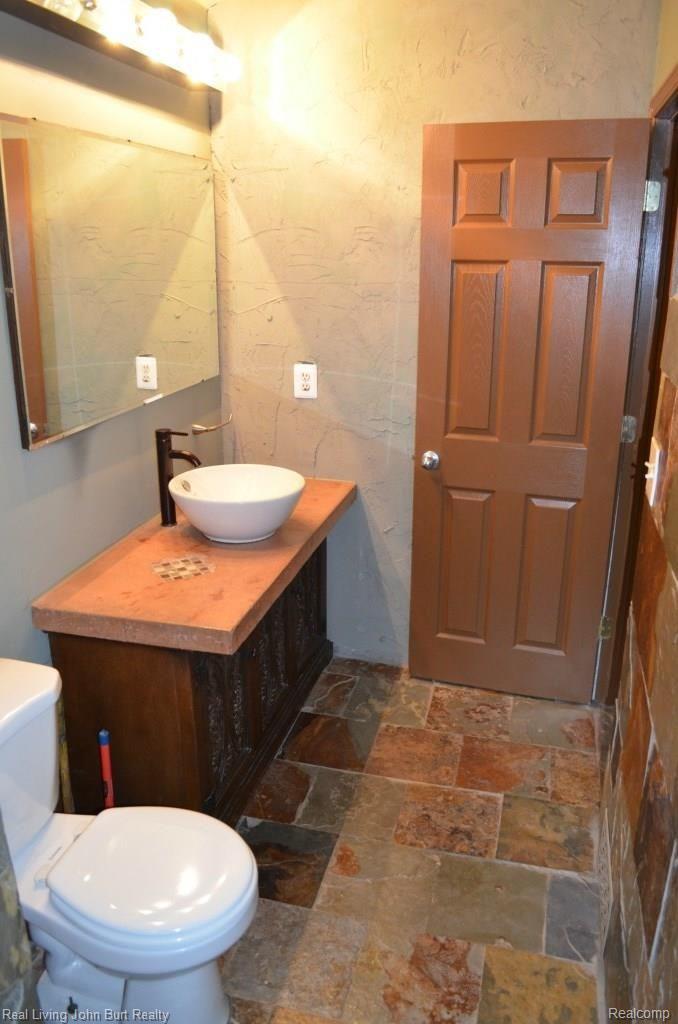495 Coats Road Lake Orion, MI 48362 - Photo 2 of 30 DSC_0082.jpg