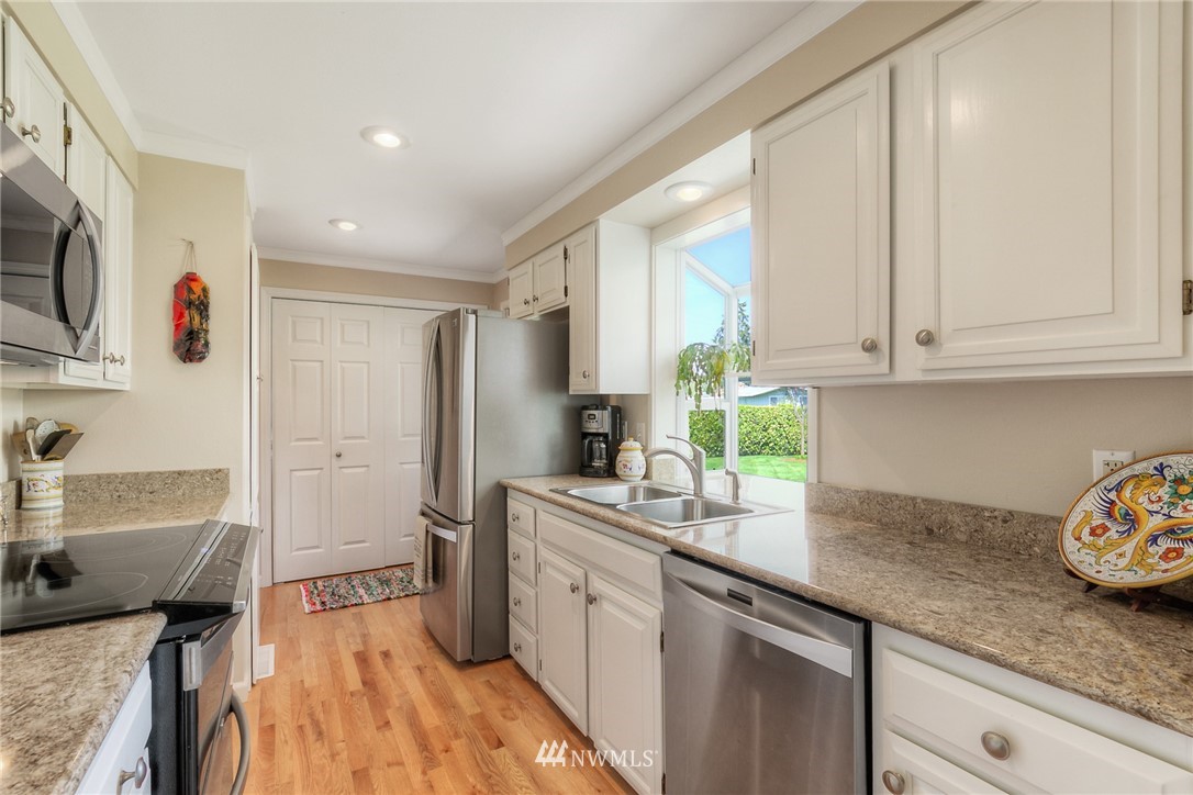 11412 Southeast 182nd Street Renton, WA 98055 - Photo 9 of 25