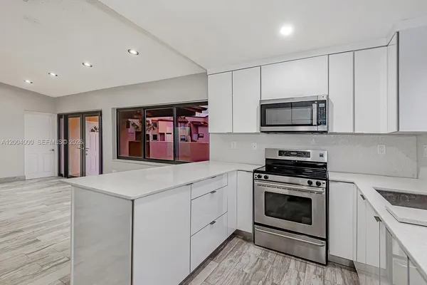 $3,500 | 740 Northwest 105th Place, Unit A6, Miami, FL 33172