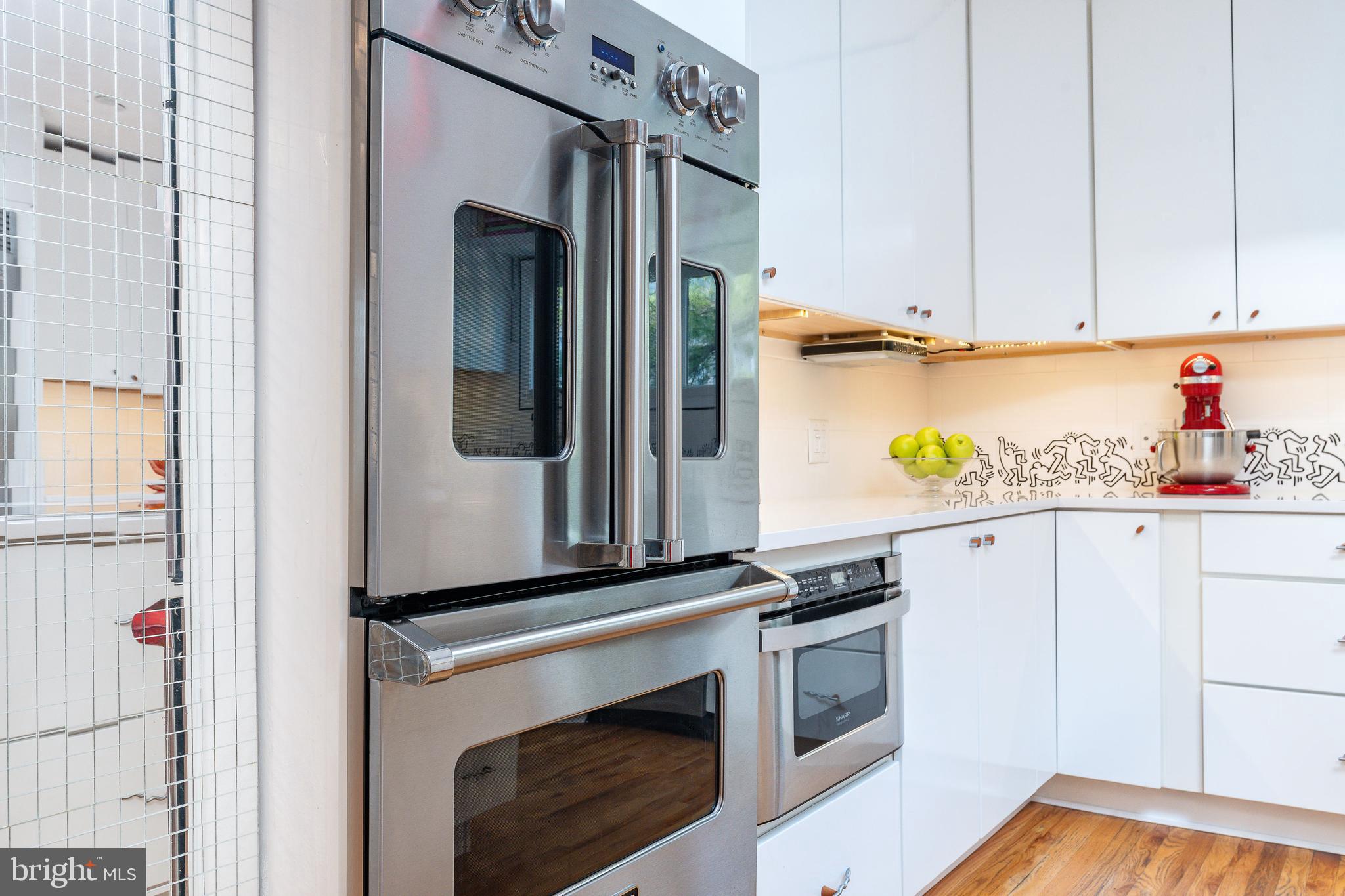 104 East Bells Mill Road Philadelphia, PA 19118 - Photo 13 of 40 Viking Double Wall Ovens
