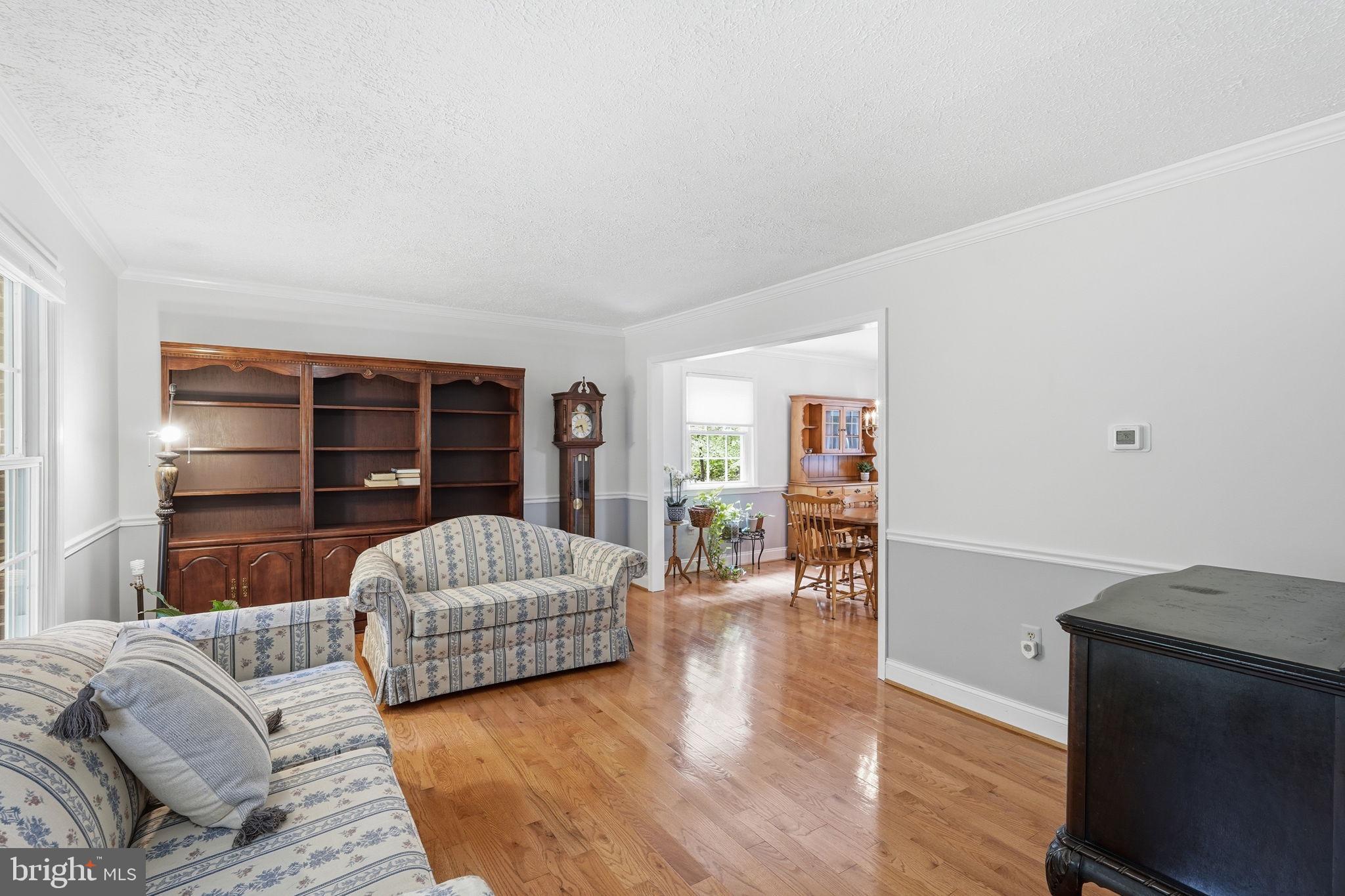 1842 Post Oak Trail Reston, VA 20191 - Photo 5 of 53 Formal LR
