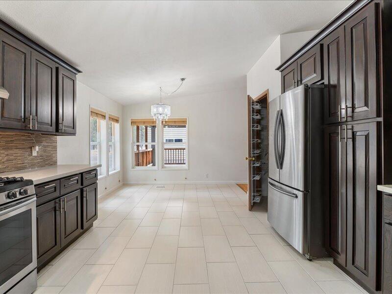 152382 Wagon Trail Road La Pine, OR 97739 - Photo 16 of 35 17-Kitchen