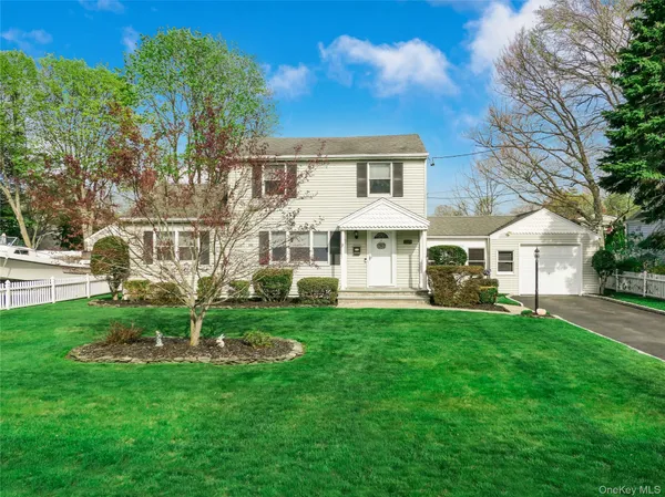 $671,000 | 17 Myrtle Lane, East Patchogue, NY 11772