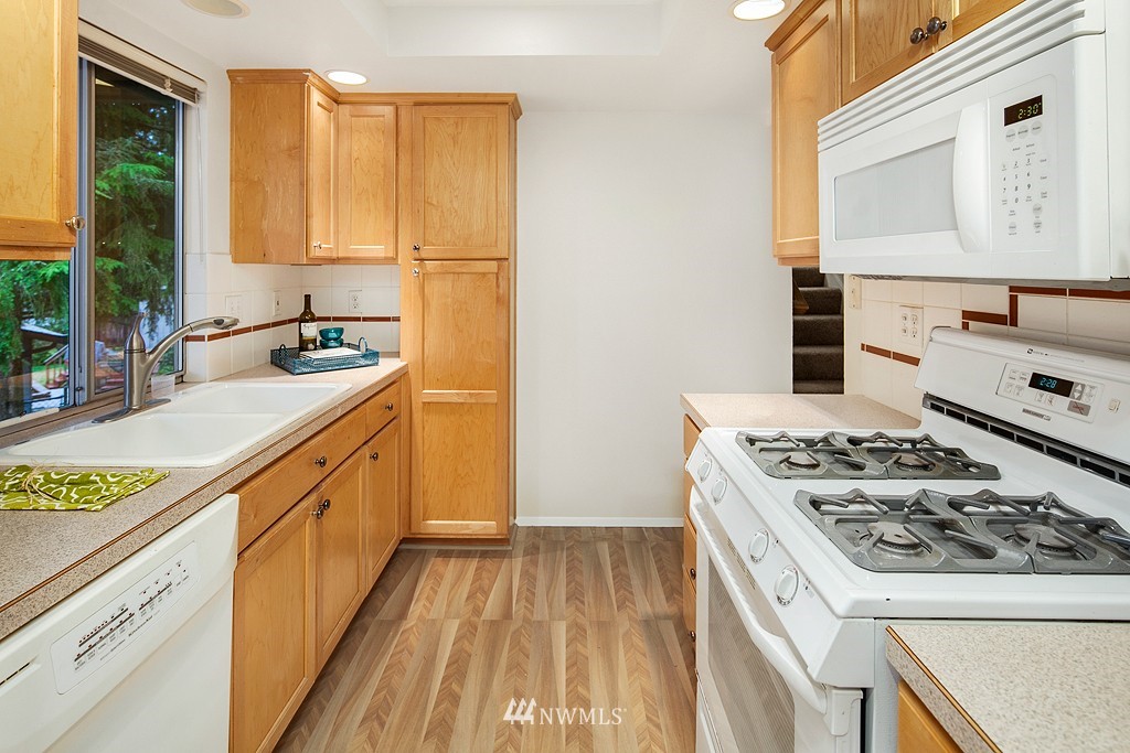602 216th Street Southwest Bothell, WA 98021 - Photo 6 of 15