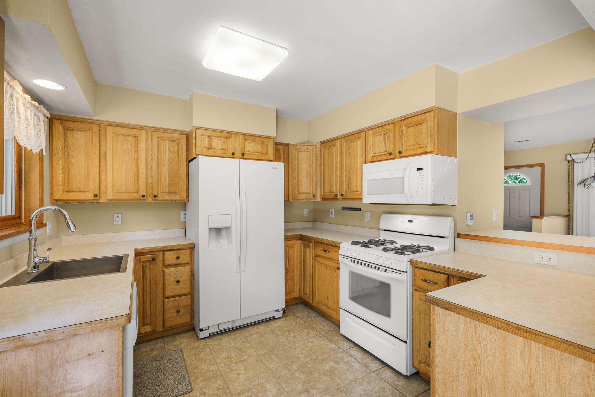 5805 Yorkshire Road Madison, WI 53711 - Photo 11 of 41 23_MW5A4185
