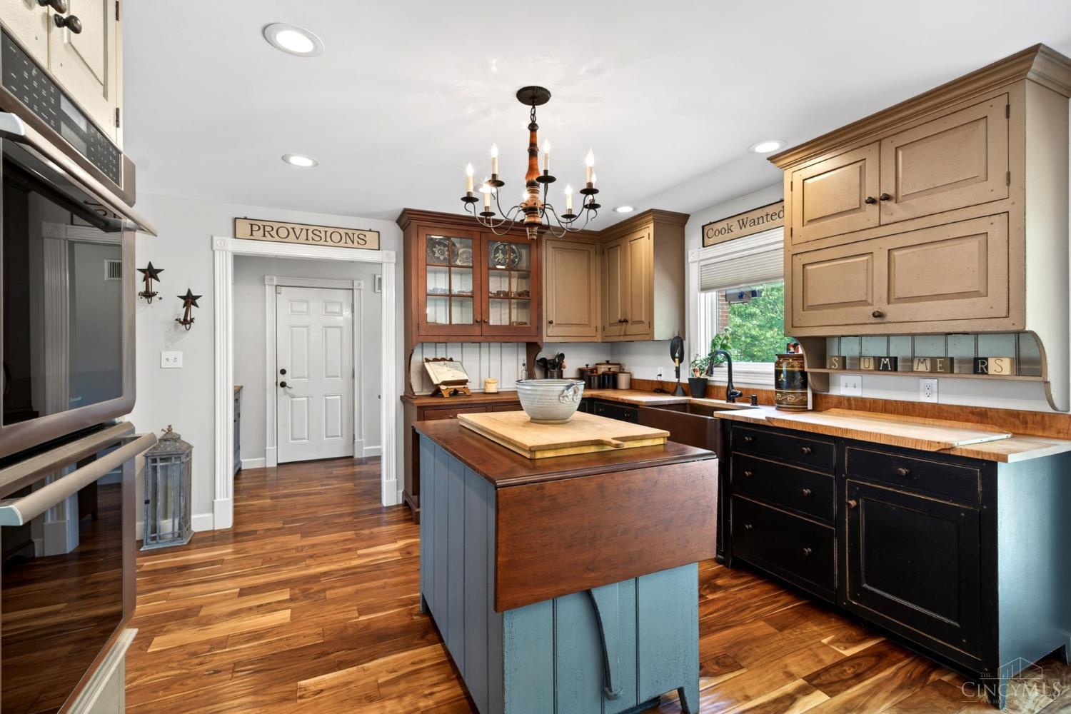 1137 Stubbs Mills Road Lebanon, OH 45036 - Photo 19 of 94 Custom kitchen cabinets by Workshops of David T. Smith