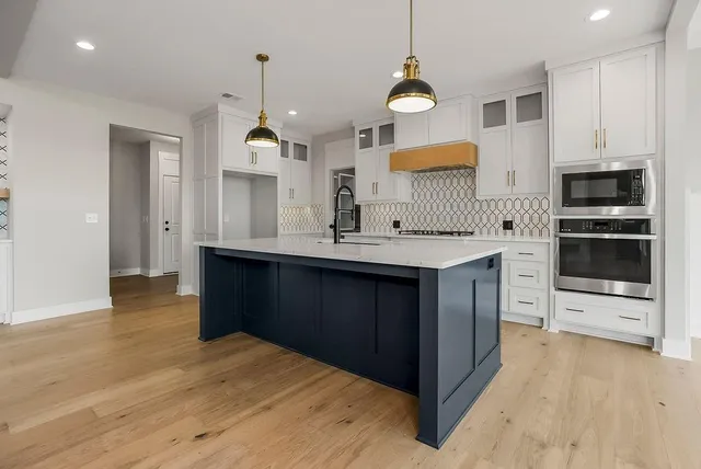 $823,970 | 2209 176th Place, Overland Park, KS 66085