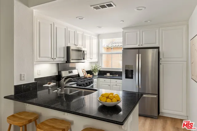 $875,000 | 710 South San Fernando Boulevard, Unit 104, Burbank, CA 91502