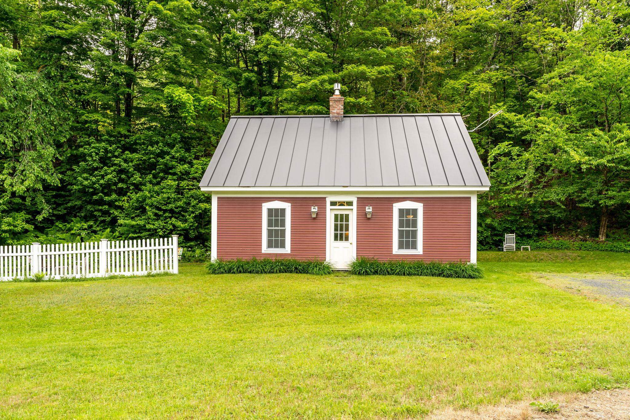 425 Nebraska Valley Road Stowe, VT 05672 - Photo 3 of 26