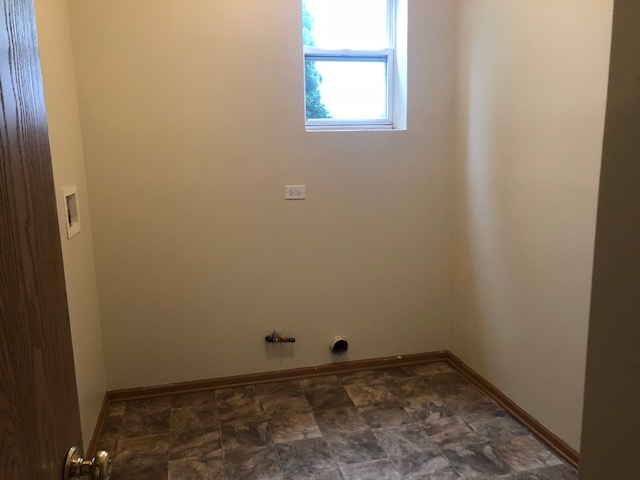 420 Kelly Court Romeoville, IL 60446 - Photo 27 of 30 an empty room with a window