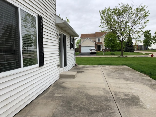 420 Kelly Court Romeoville, IL 60446 - Photo 5 of 30 a front view of a house with a yard and trees