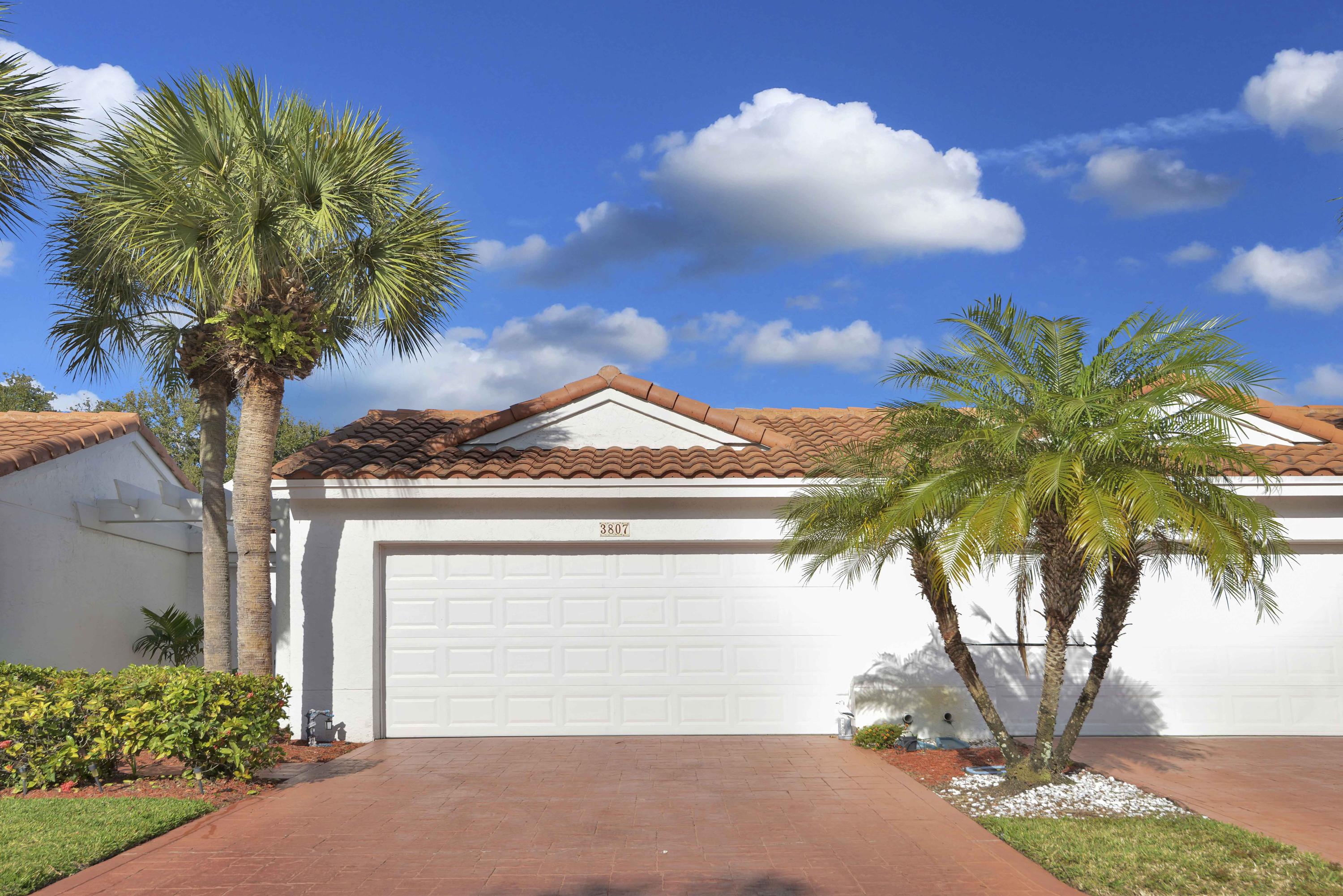 3807 Candlewood Court Boca Raton, FL 33487 - Photo 4 of 38 BRS Candlewood EVA_8209 073 40