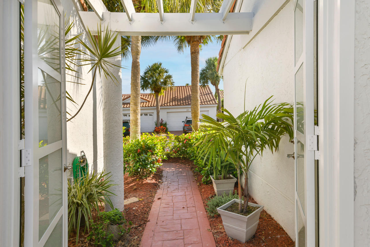 3807 Candlewood Court Boca Raton, FL 33487 - Photo 6 of 38 BRS Candlewood2 015